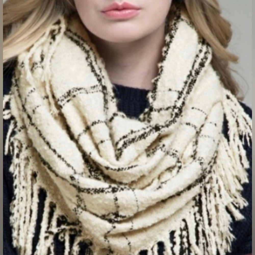 Macchia di Ruggine Cozy Soft Ivory Infinity Scarf NWT